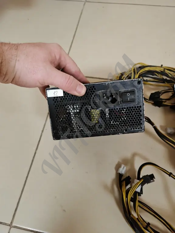 Блок питания ZQ 1600W и другой для майнинг фермы