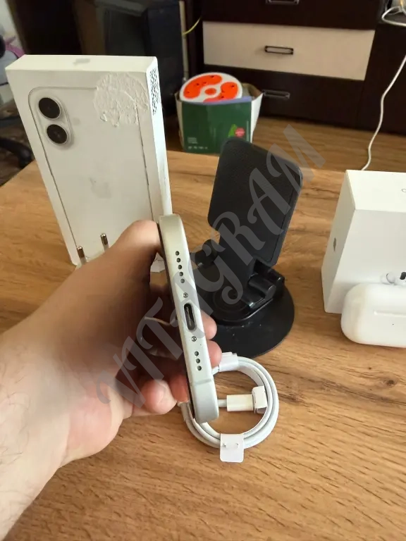 Телефон iPhone 16 128