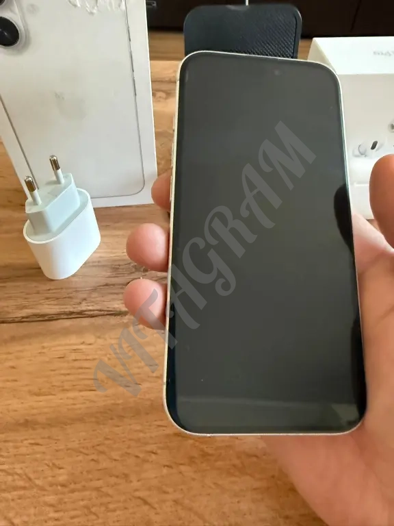 Телефон iPhone 16 128