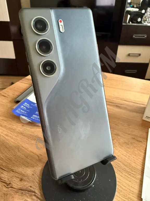 Tecno camon 40 pro 8/256