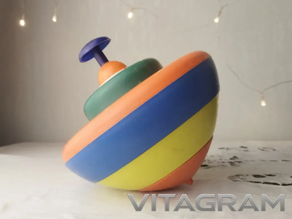 юла, волчок пластиковый СССР