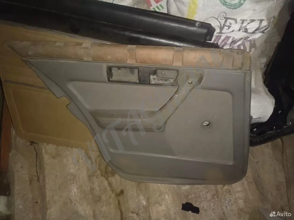Обшивка двери задней левой бмв е34
