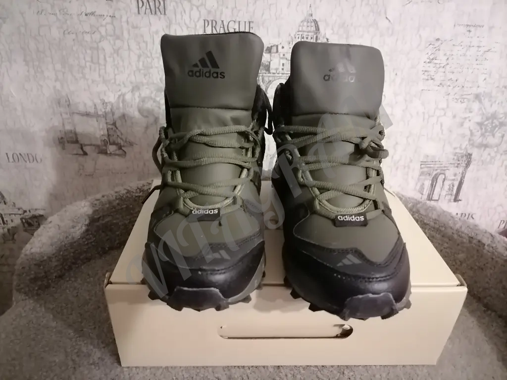 Зимние кроссовки Adidas, 37-37.5