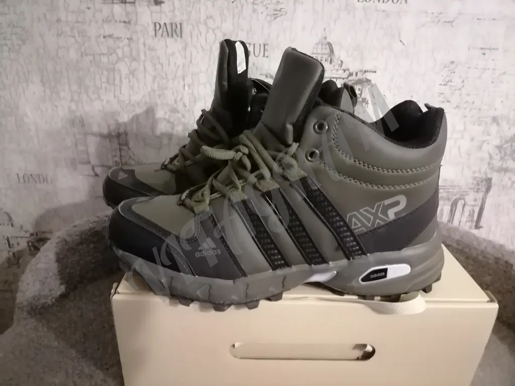 Зимние кроссовки Adidas, 37-37.5