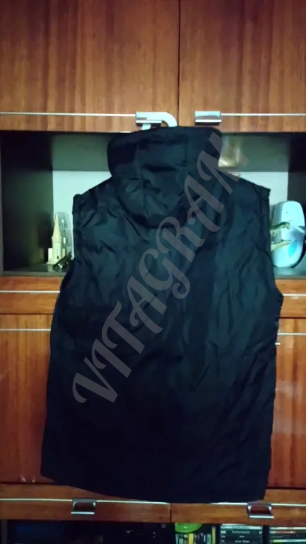 Adidas, Puma. Жилеты с отстёгивающимся капюшоном