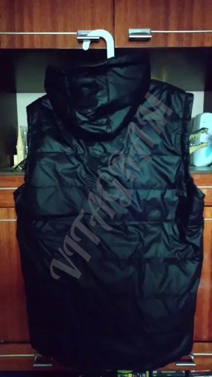 Adidas, Puma. Жилеты с отстёгивающимся капюшоном