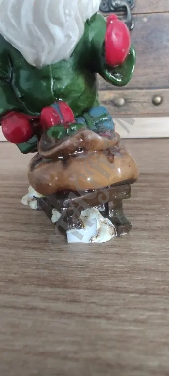 Фигурка гном на санках