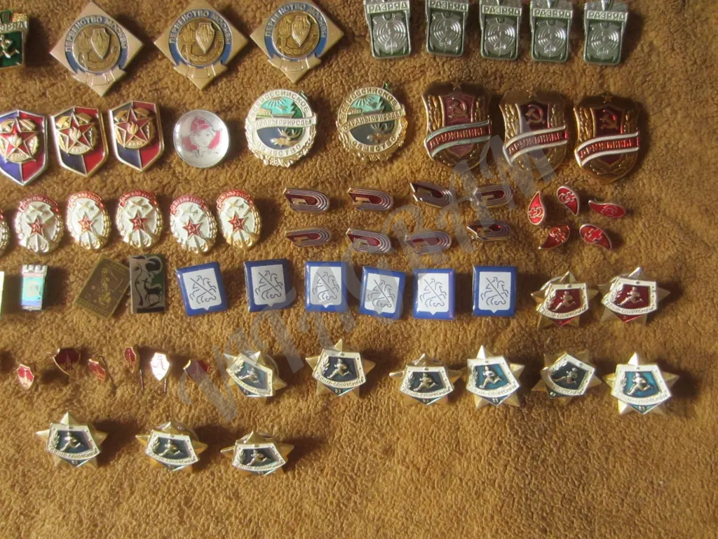 Значки набор 100 штук