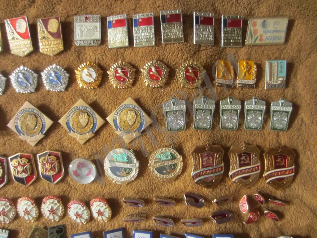 Значки набор 100 штук