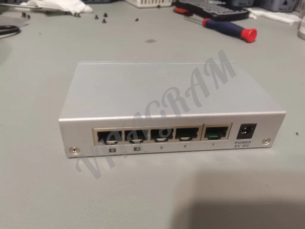 Свитч коммутатор ZYXEL 100