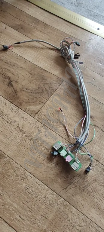 Фронтальная плата с USB и аудиомикрофон, наушники