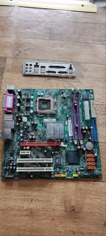 Материнская плата 775