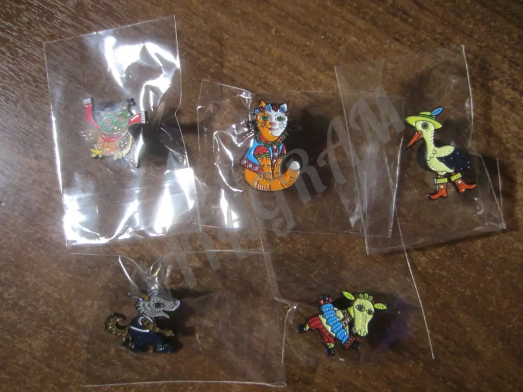 Комплект значков. 5 штук молочные продукты "Сарафаново".