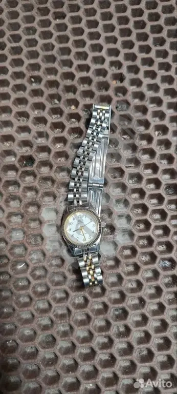 Часы Q & Q water resist женские с секунд стрелкой