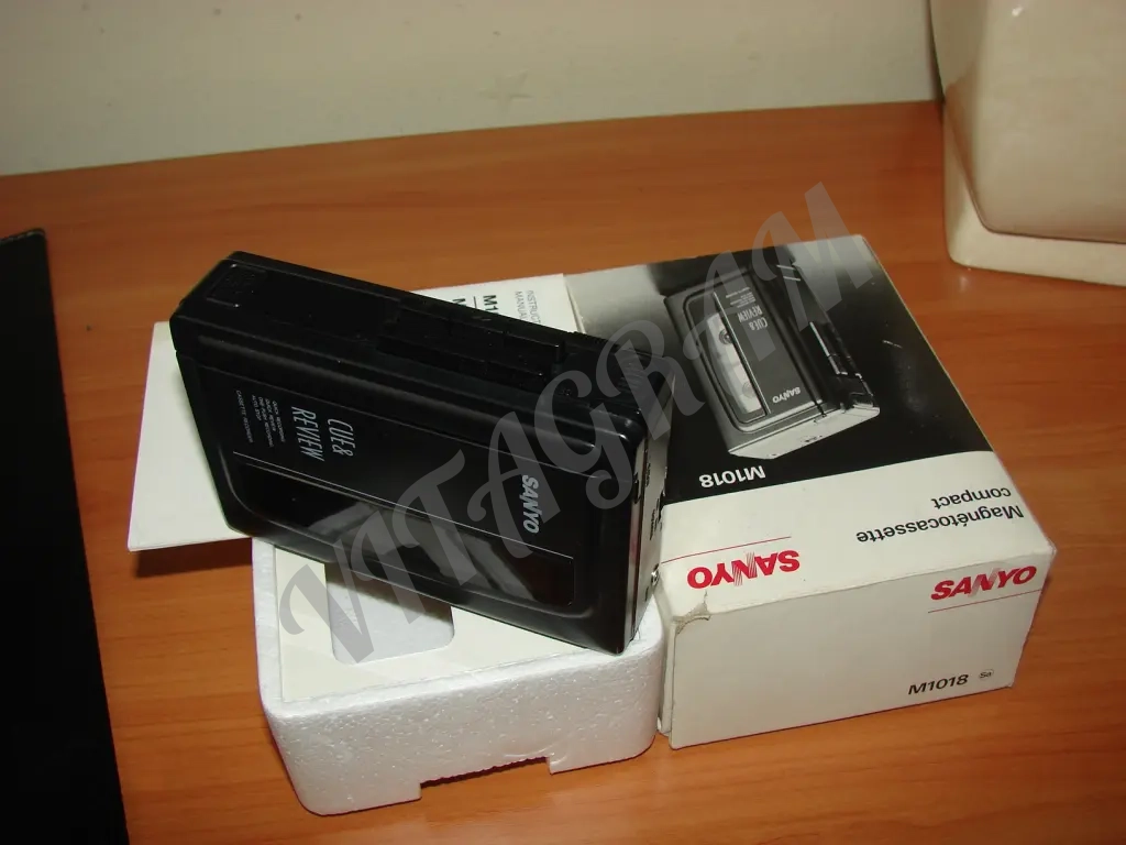 Новый Sanyo M-1018