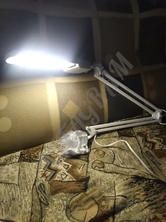 Настольная лампа дневного света