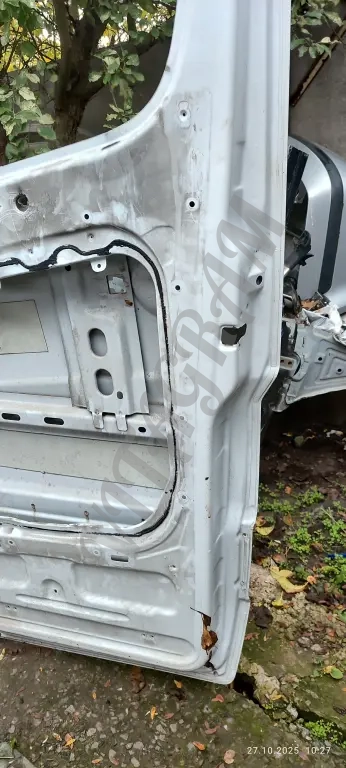Дверь боковая передняя правая MB SprinterW906