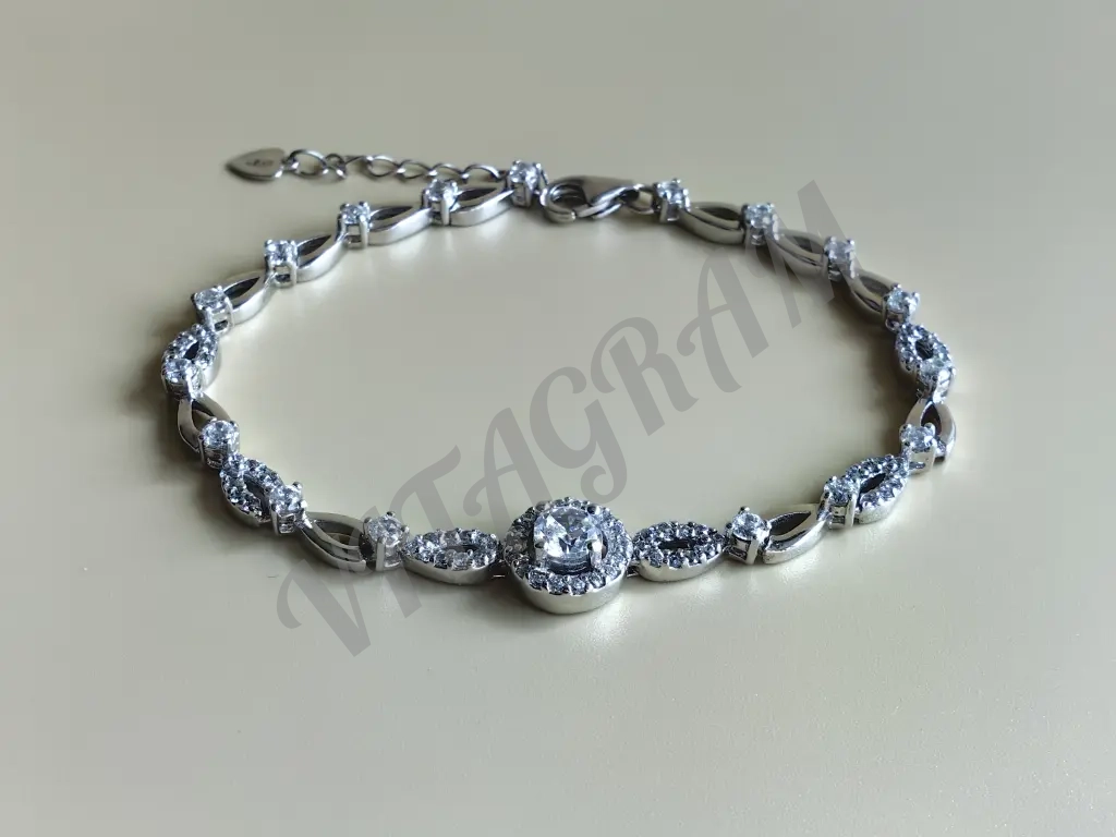 Серебряный браслет с цирконами