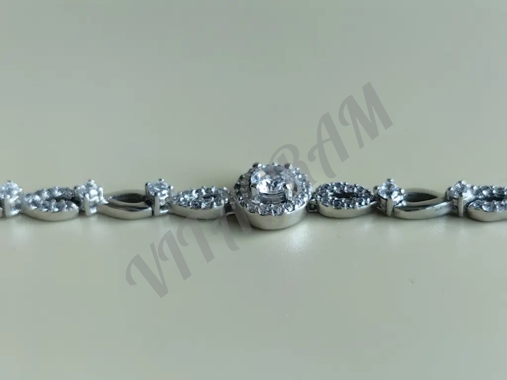 Серебряный браслет с цирконами