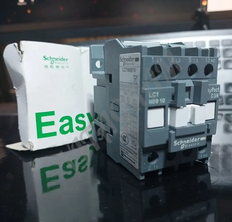 Контактор Schneider IEK