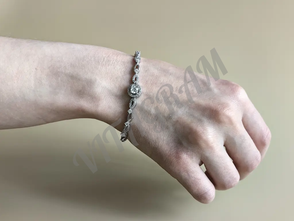 Серебряный браслет с цирконами