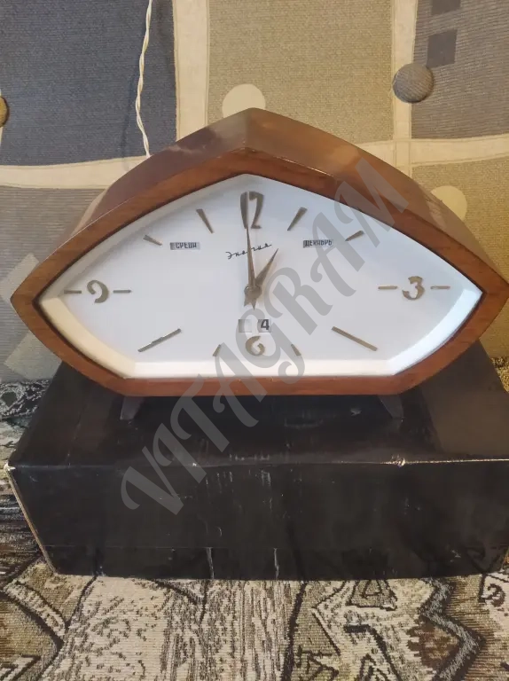 Часы механические настольные с электро-подзаводом