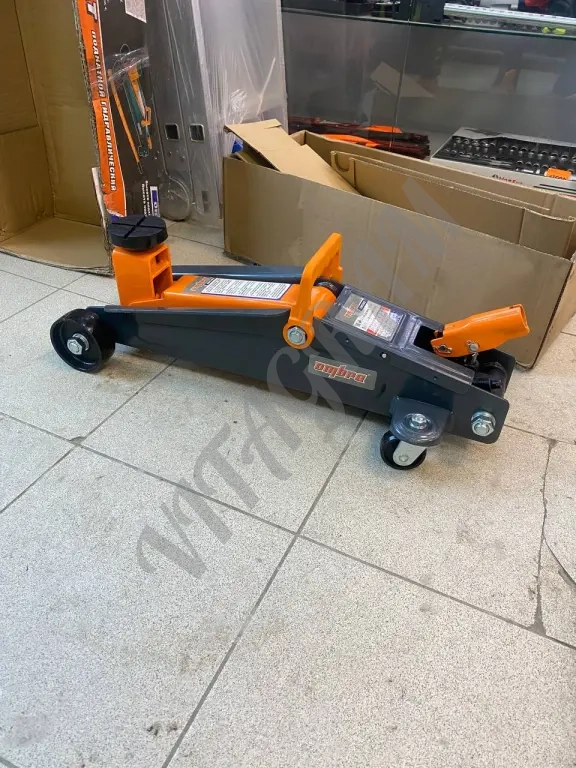 Подкатной домкрат Ombra OHT203 3 т, увеличенная высота подъема 192-533 мм 55404