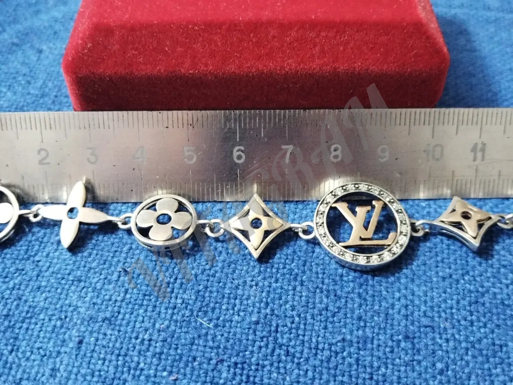 Браслет серебряный Louis Vuitton 925 cо вставками.