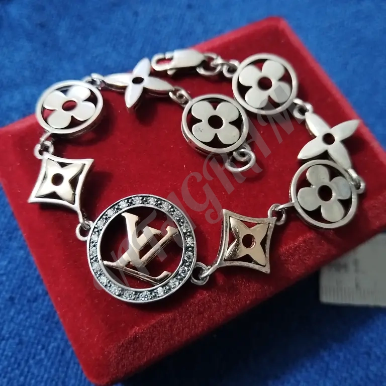 Браслет серебряный Louis Vuitton 925 cо вставками.