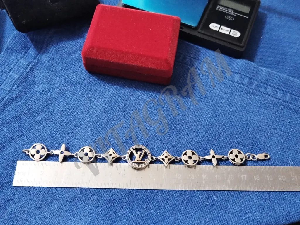 Браслет серебряный Louis Vuitton 925 cо вставками.