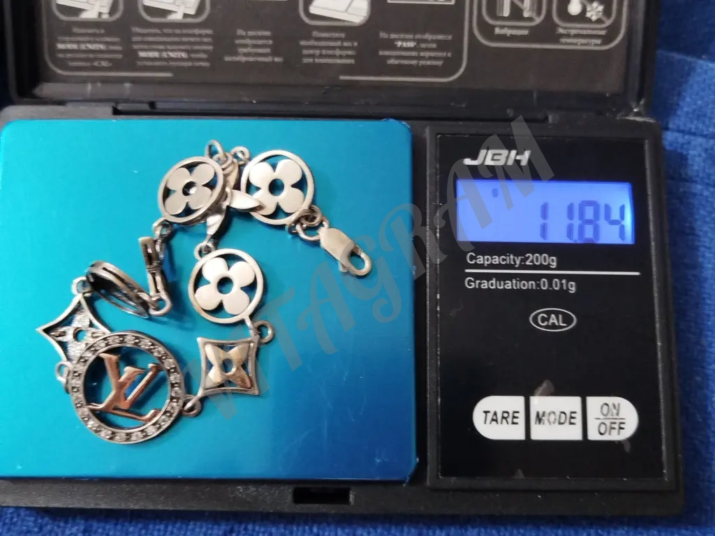 Браслет серебряный Louis Vuitton 925 cо вставками.