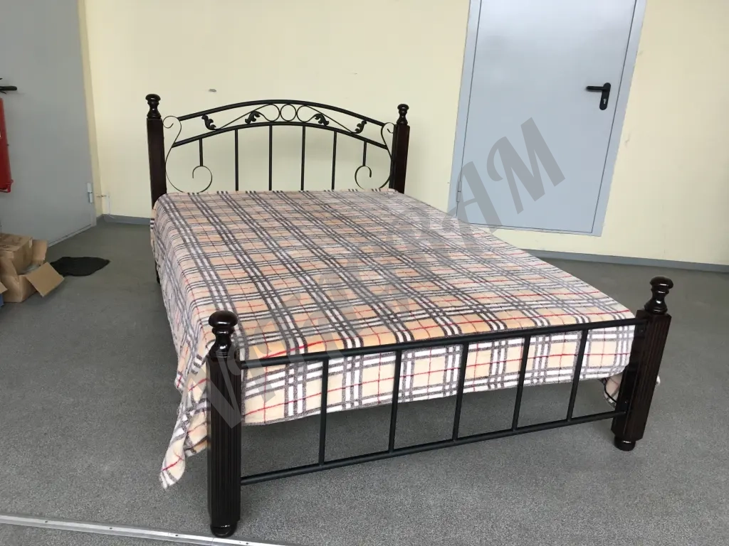 Кровать двуспальная в кованом стиле