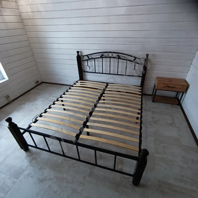 Кровать двуспальная в кованом стиле