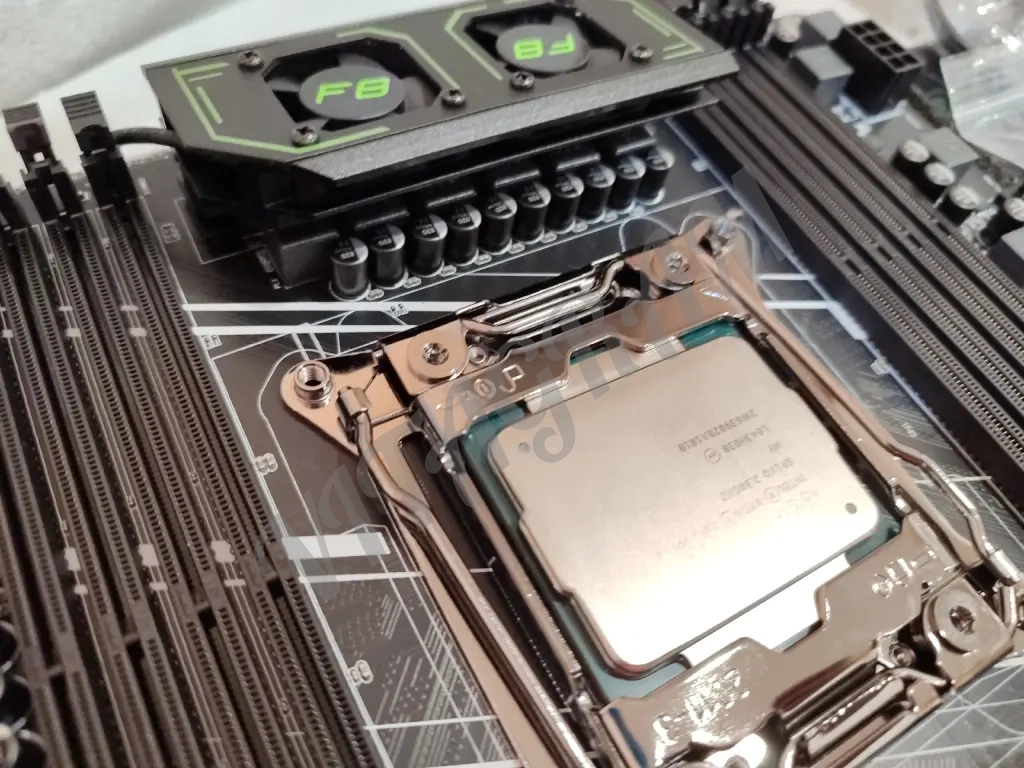 Koмплeкт мaтepинкa, Xеоn 2673 v4 20/40, 16Гб