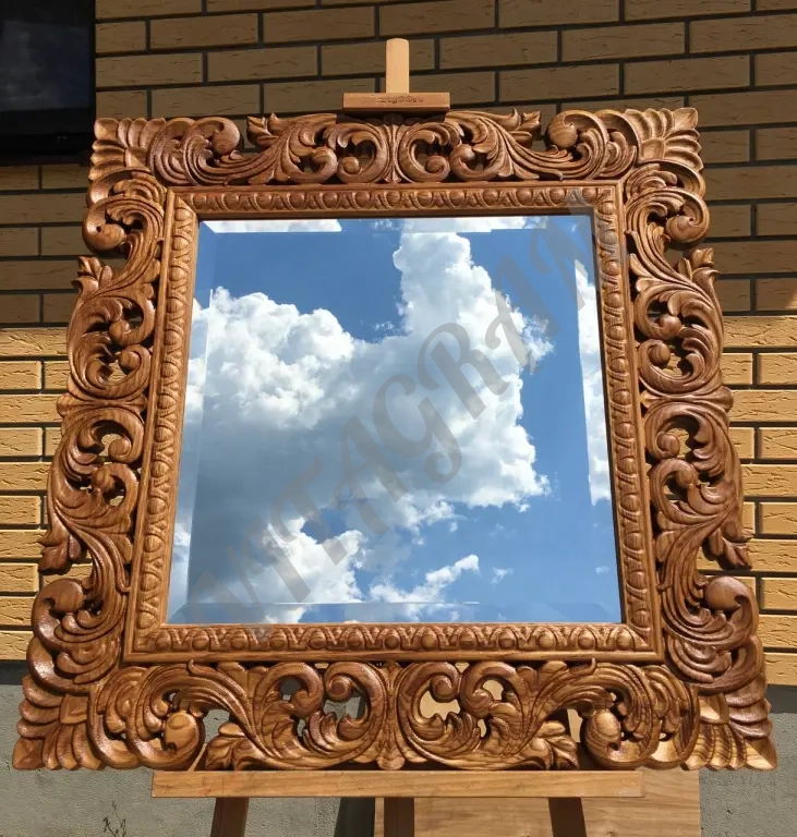 Резное зеркало из дуба