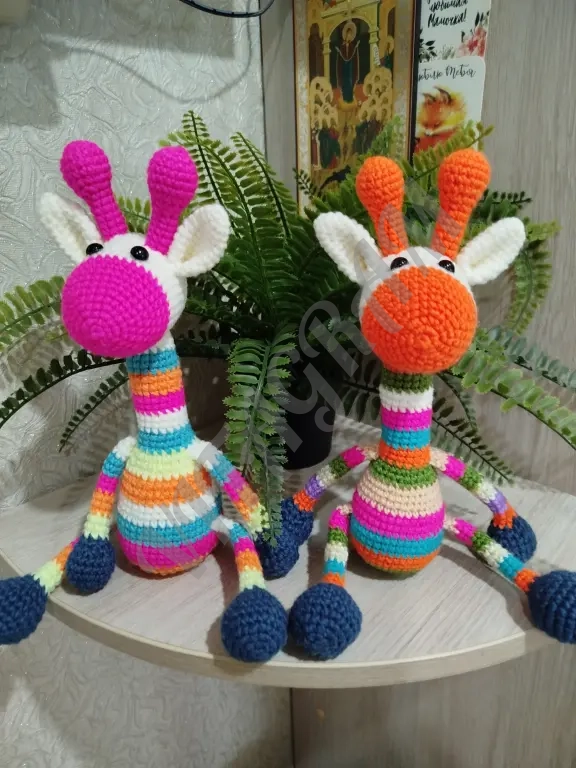 Вязаная игрушка (Радужный жираф)