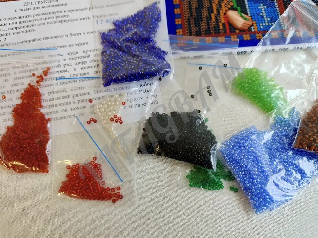 Два набора для вышивания чешским бисером, продам пакетом