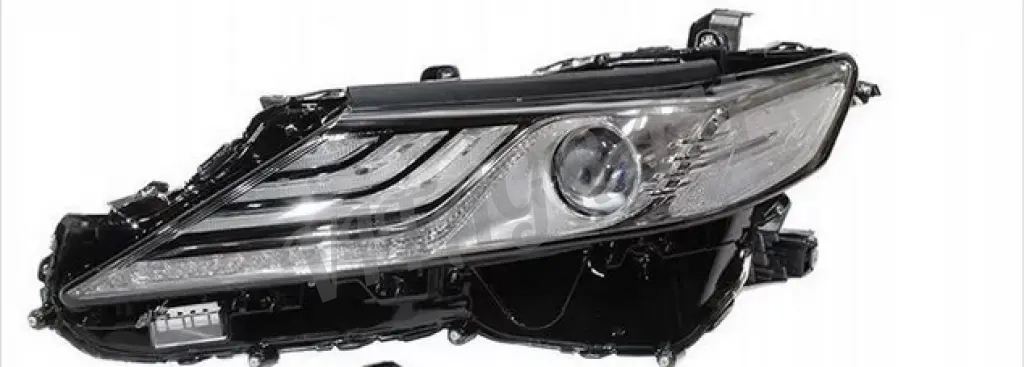 Фара левая правая Toyota Camry V70 3 LED полосы