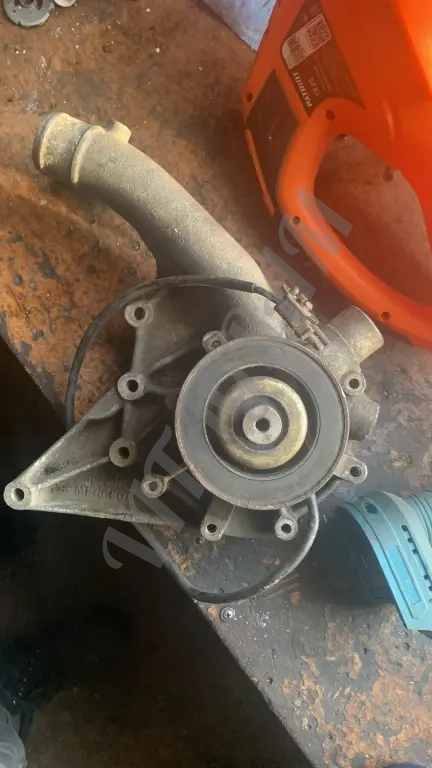 Помпа Mercedes Benz w124 w123 w190