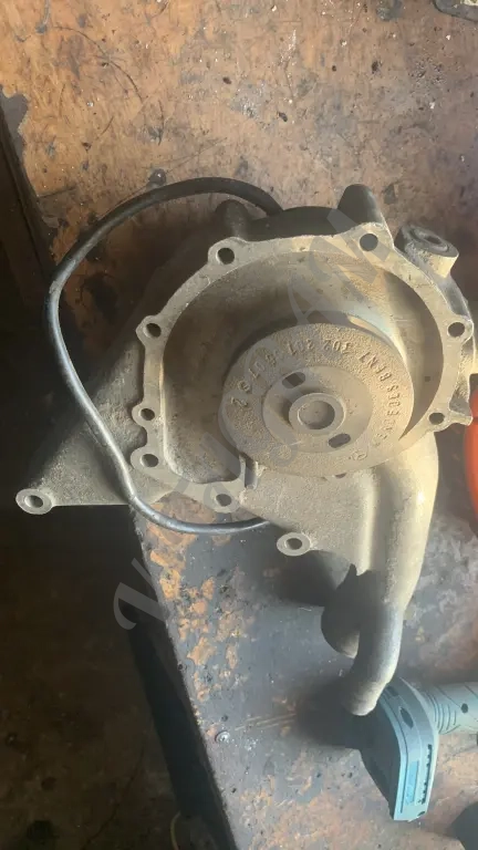 Помпа Mercedes Benz w124 w123 w190