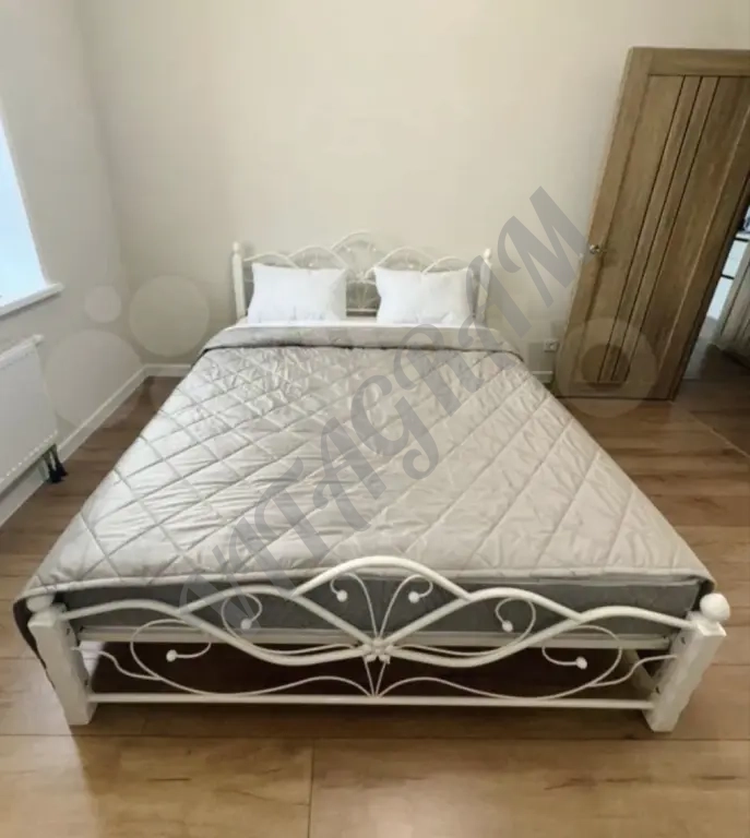 Кровать двуспальная белая