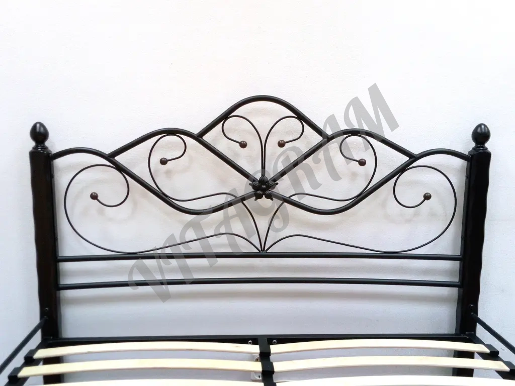 Кровать в кованом стиле