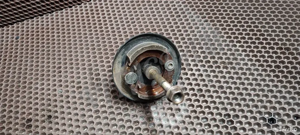 Тормозной механизм переднего колеса электро велосипеда