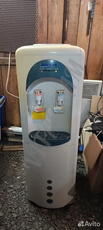 Кулер для воды напольный