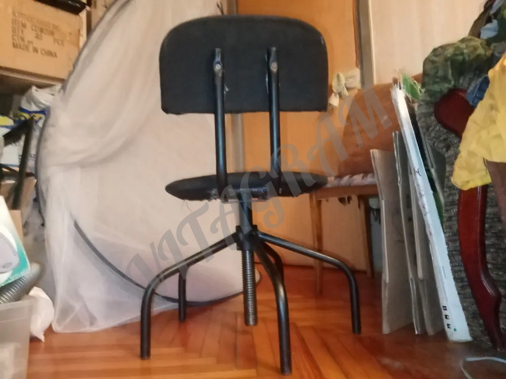 Стул винтовой для швеи