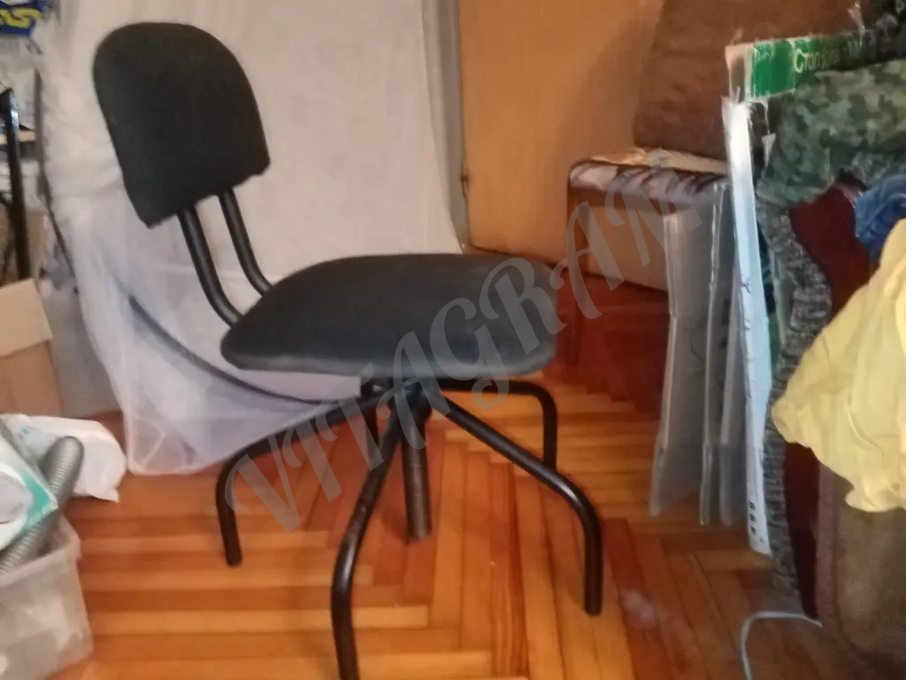 Стул винтовой для швеи