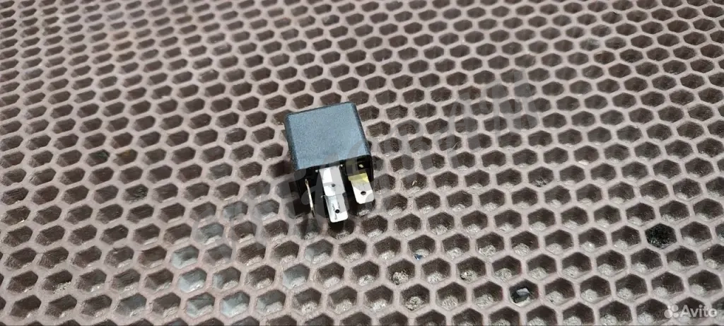 Реле 5-контактное 12V 20/30A