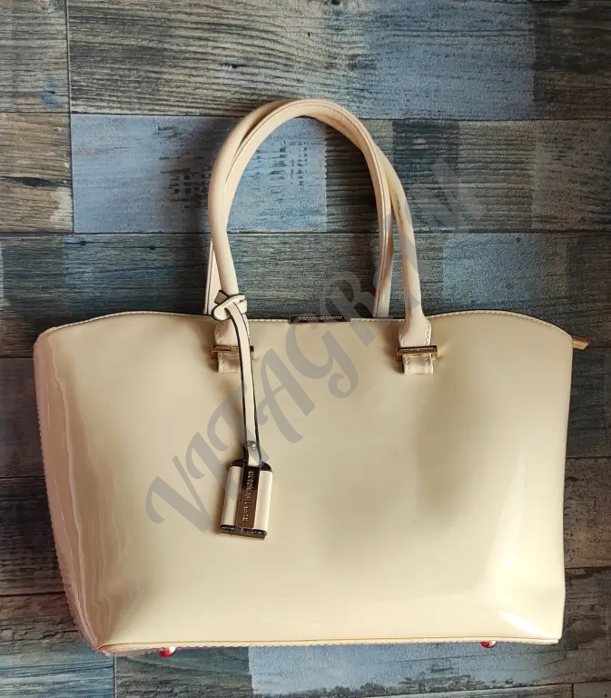 Сумка лакированная Виктория Бэкхем