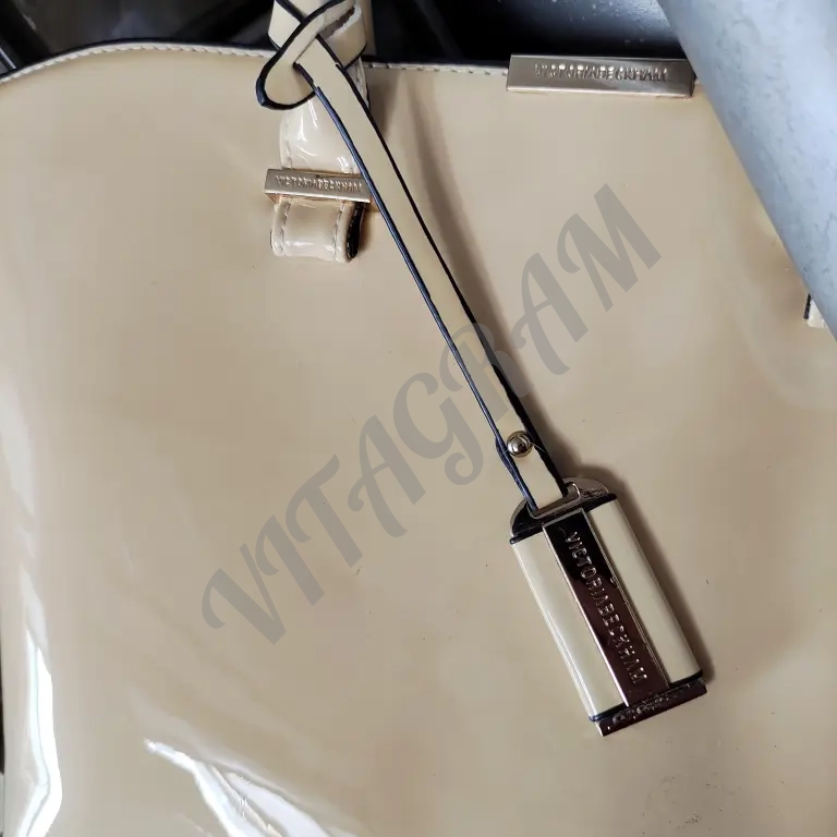 Сумка лакированная Виктория Бэкхем