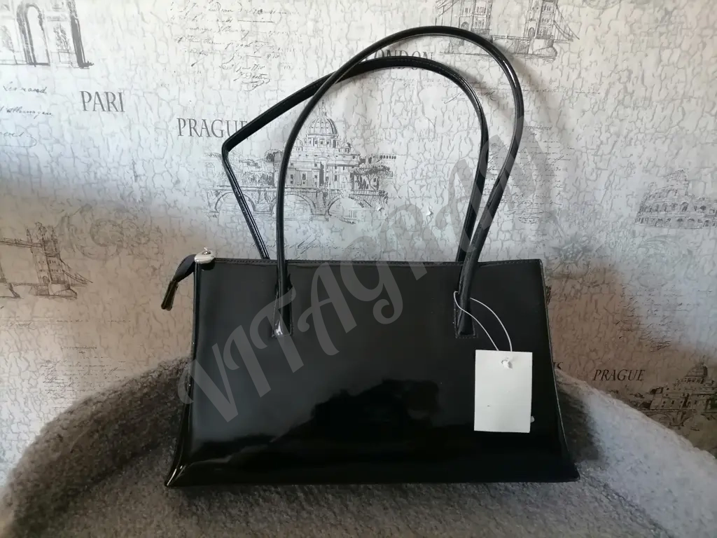 Новая лаковая сумка